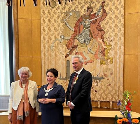 Paul Struik receiving Orange-Nassau award